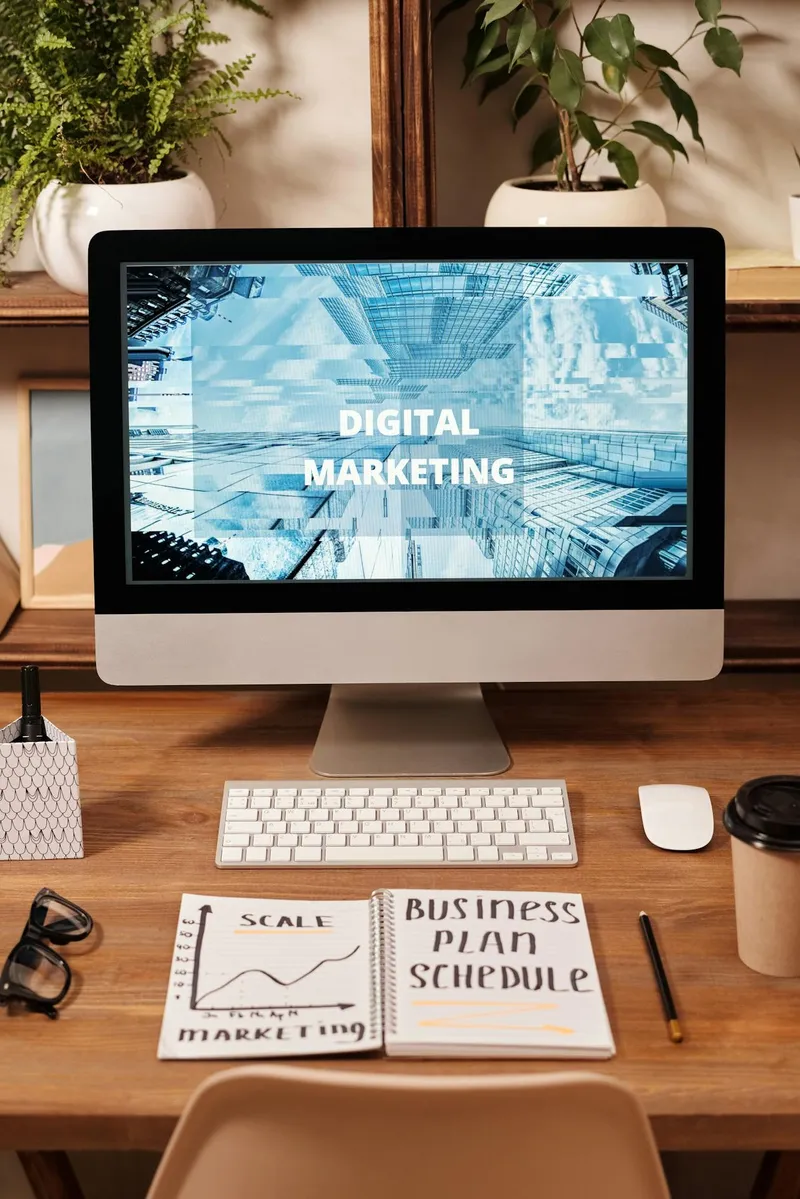 Plan de stratégie marketing et copywriting noté dans un carnet