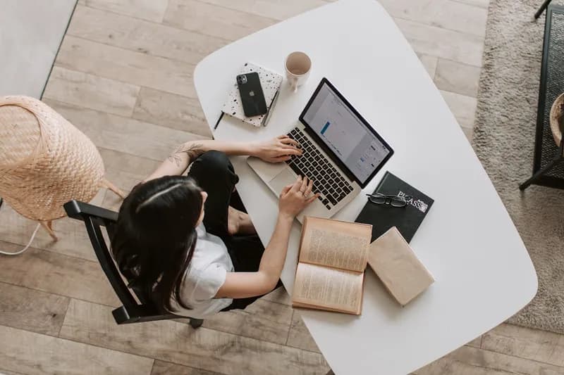 Page de contact professionnelle avec formulaire simple et coordonnées