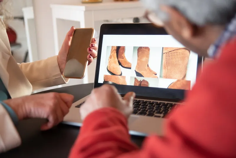 Boutique en ligne e-commerce affichée sur un écran d'ordinateur