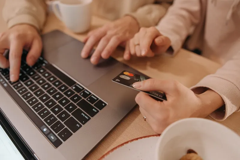 Paiement en ligne par carte bancaire sur un site e-commerce